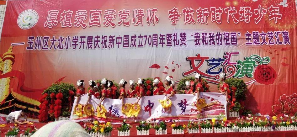 他于1987年牺牲，遗体被敌人砌在水泥中，活了30岁